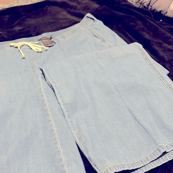 Torrid size 2 (18/20) light jean colored elastic waste pull on pants - Picture 3 of 6